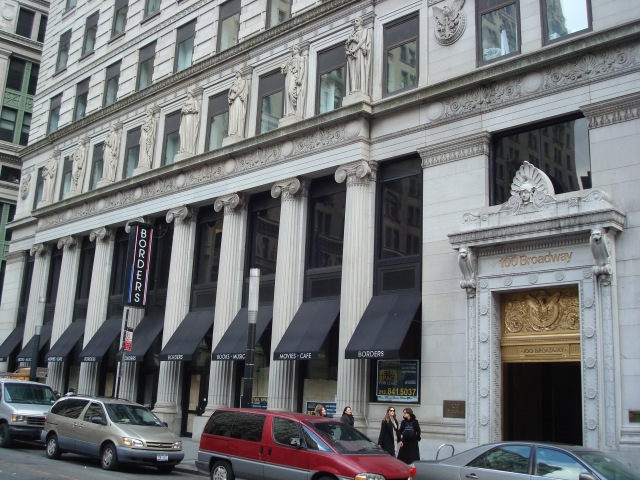 Prédios elegantes e imponentes no Financial District 